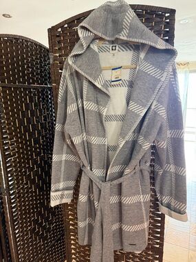 Anne Klein Gray & Ivory Plaid Hooded Wrap